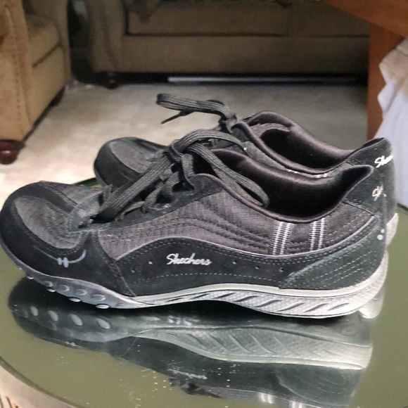Sketchers relaxed fit with memory foam Women’s Black size 8.5. Like new! - Picture 3 of 4